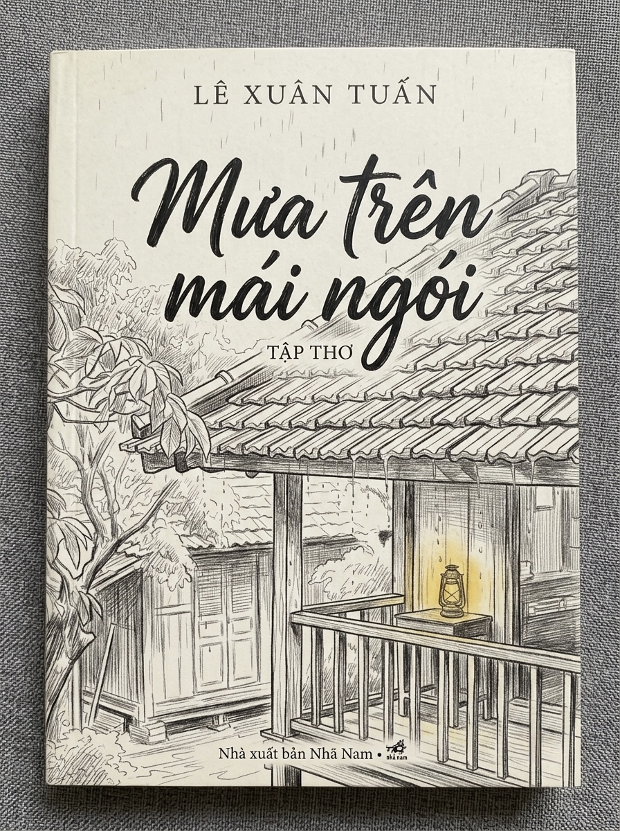 Mưa trên mái ngói